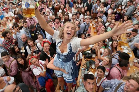 Oktoberfest - Lễ hội bia truyền thống của Đức và sự kiện văn hóa mang tầm quốc tế.